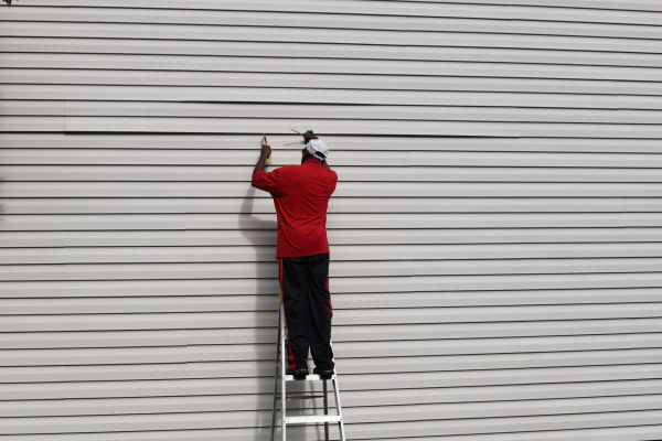 Cost of Loose Siding Repair in Kansas City