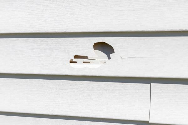 Cost of White Vinyl Siding Repair in Kansas City